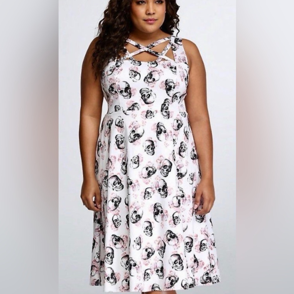 Torrid Feminine skull dress sz 12